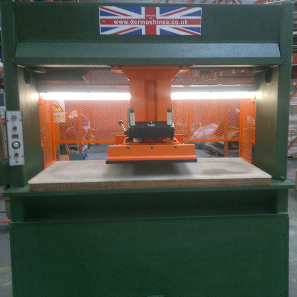 Photo of an ARES TRAVELLING HEAD PRESS Industrial Sewing Machines