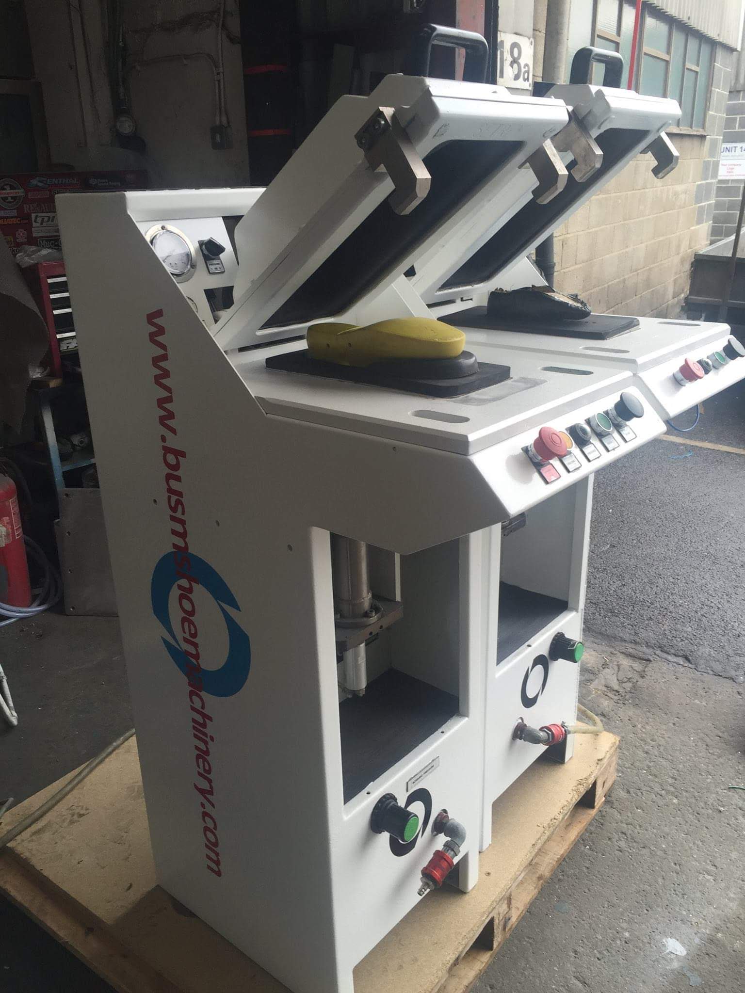 Photo of an BUSM BAG BLADDER PRESS Industrial Sewing Machines