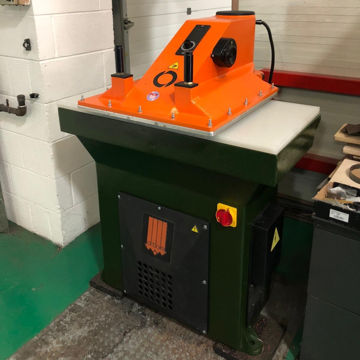 Photo of an ATOM SE25 DIE CUTTING PRESS Industrial Sewing Machines