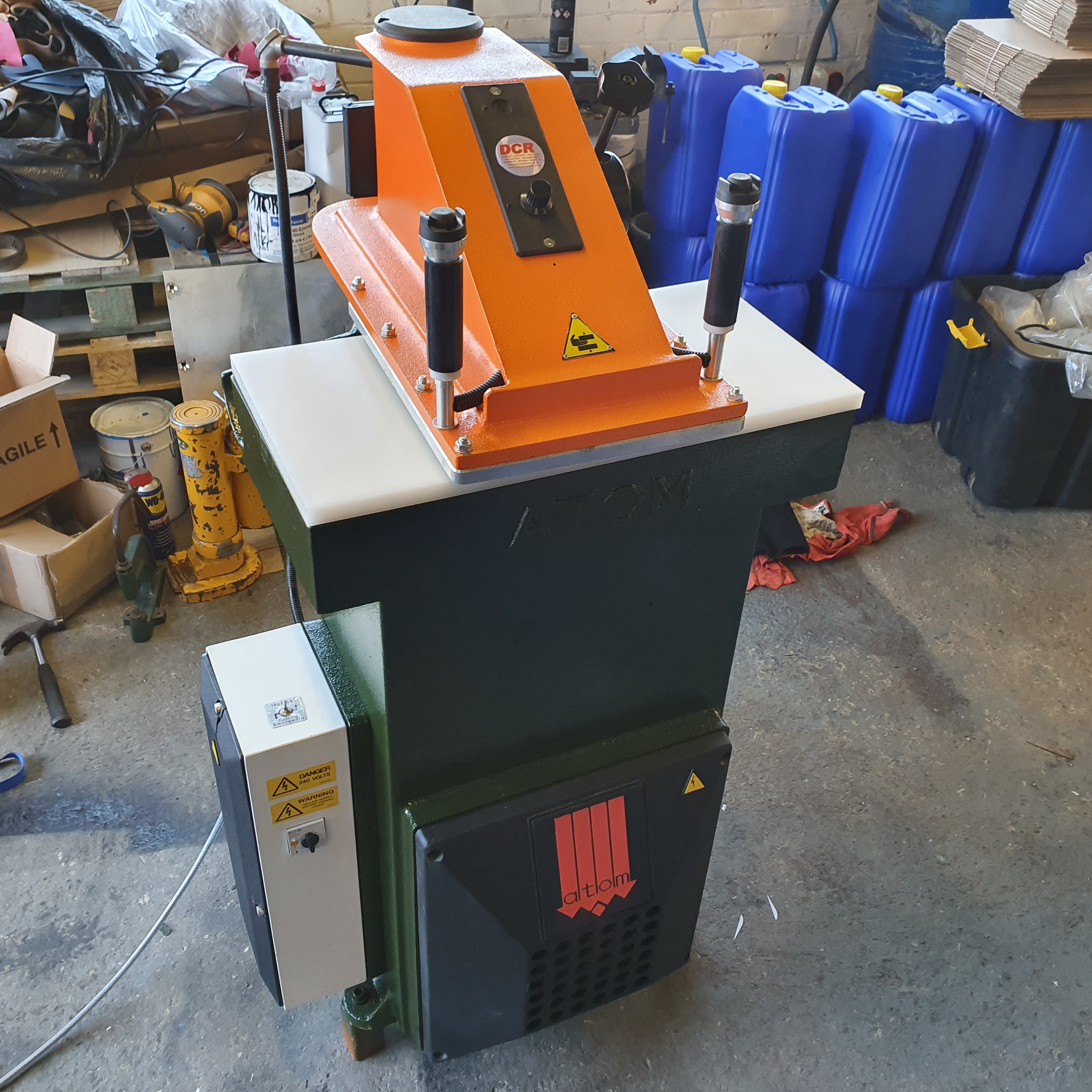 Photo of an ATOM SE8 CLICKER PRESS Industrial Sewing Machines