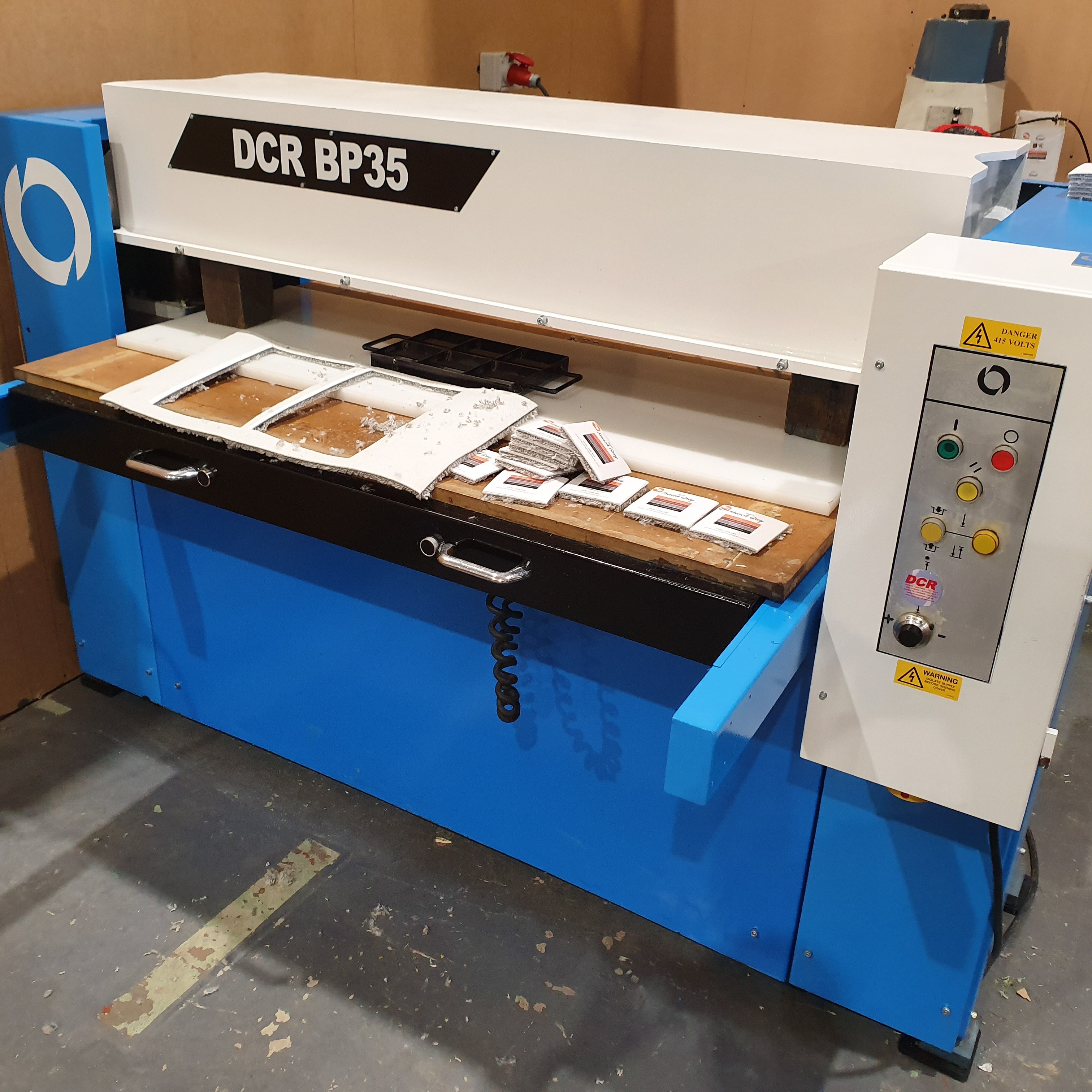 Photo of an SAMCO-BP35 BEAM PRESS Industrial Sewing Machines