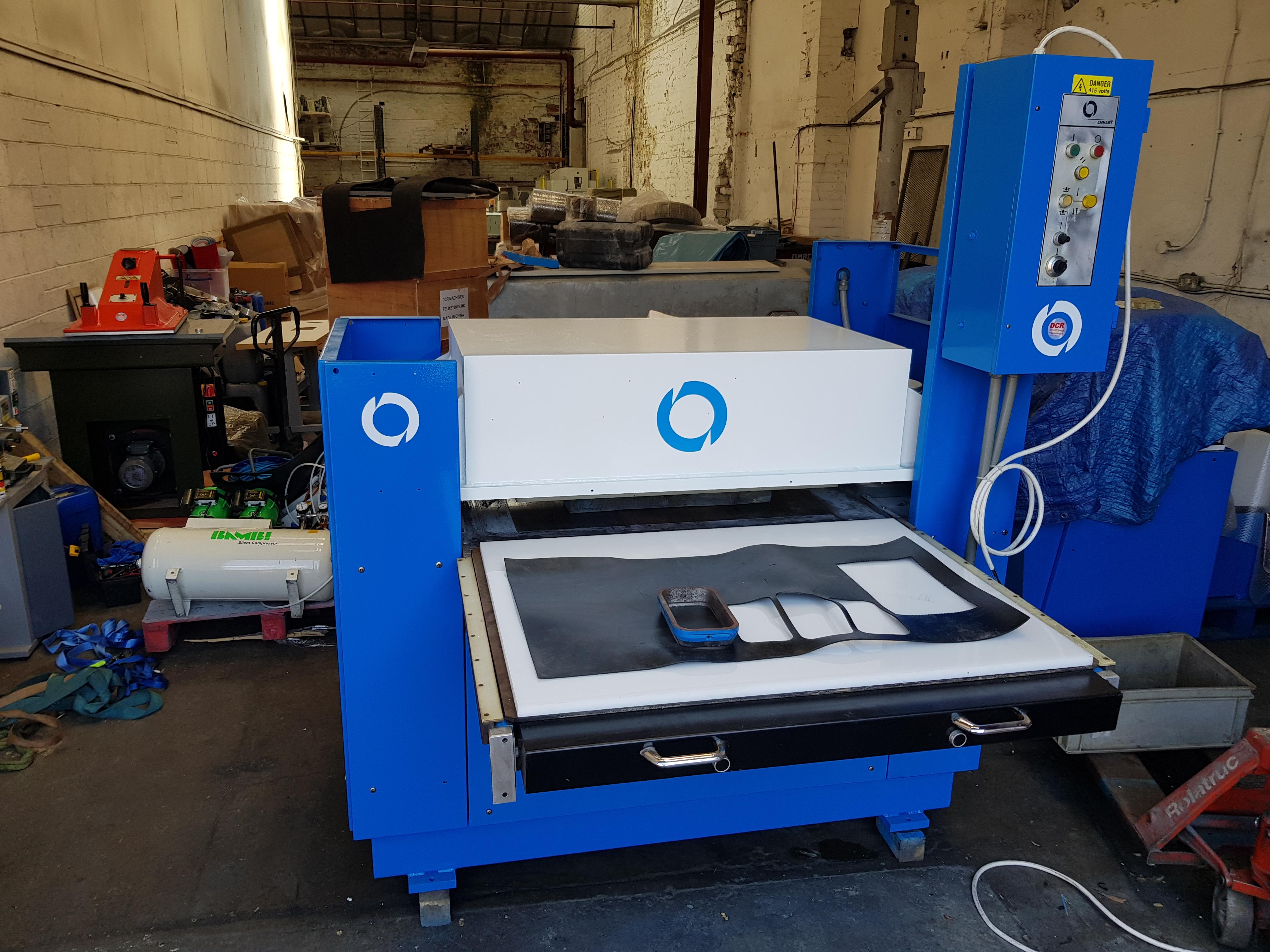 Photo of an DCR-SERIES 75 BEAM PRESS Industrial Sewing Machines