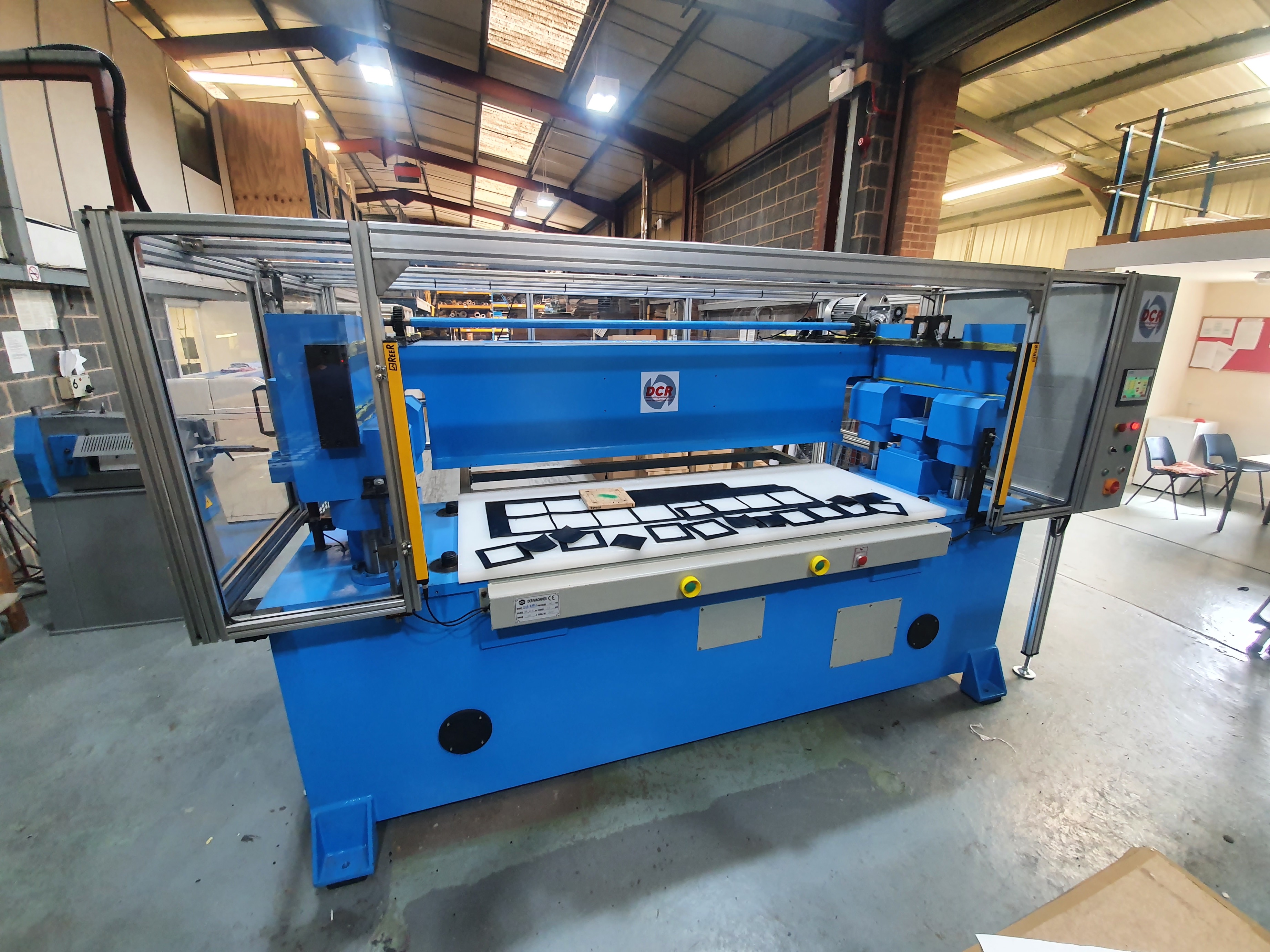 Photo of an DCR-RBP60 RECEDING BEAM PRESS Industrial Sewing Machines