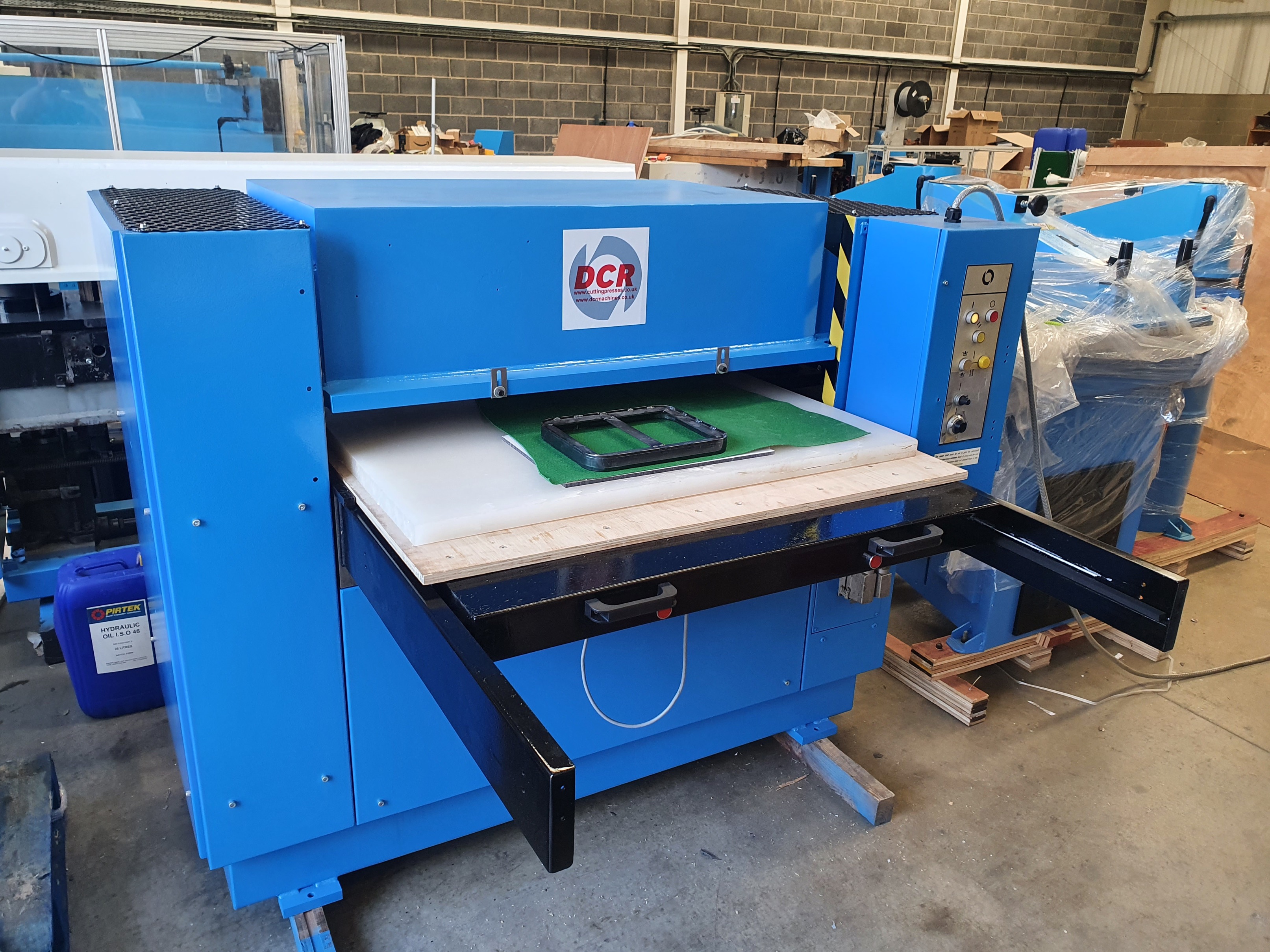 Photo of an DCR-BP75 BEAM PRESS Industrial Sewing Machines