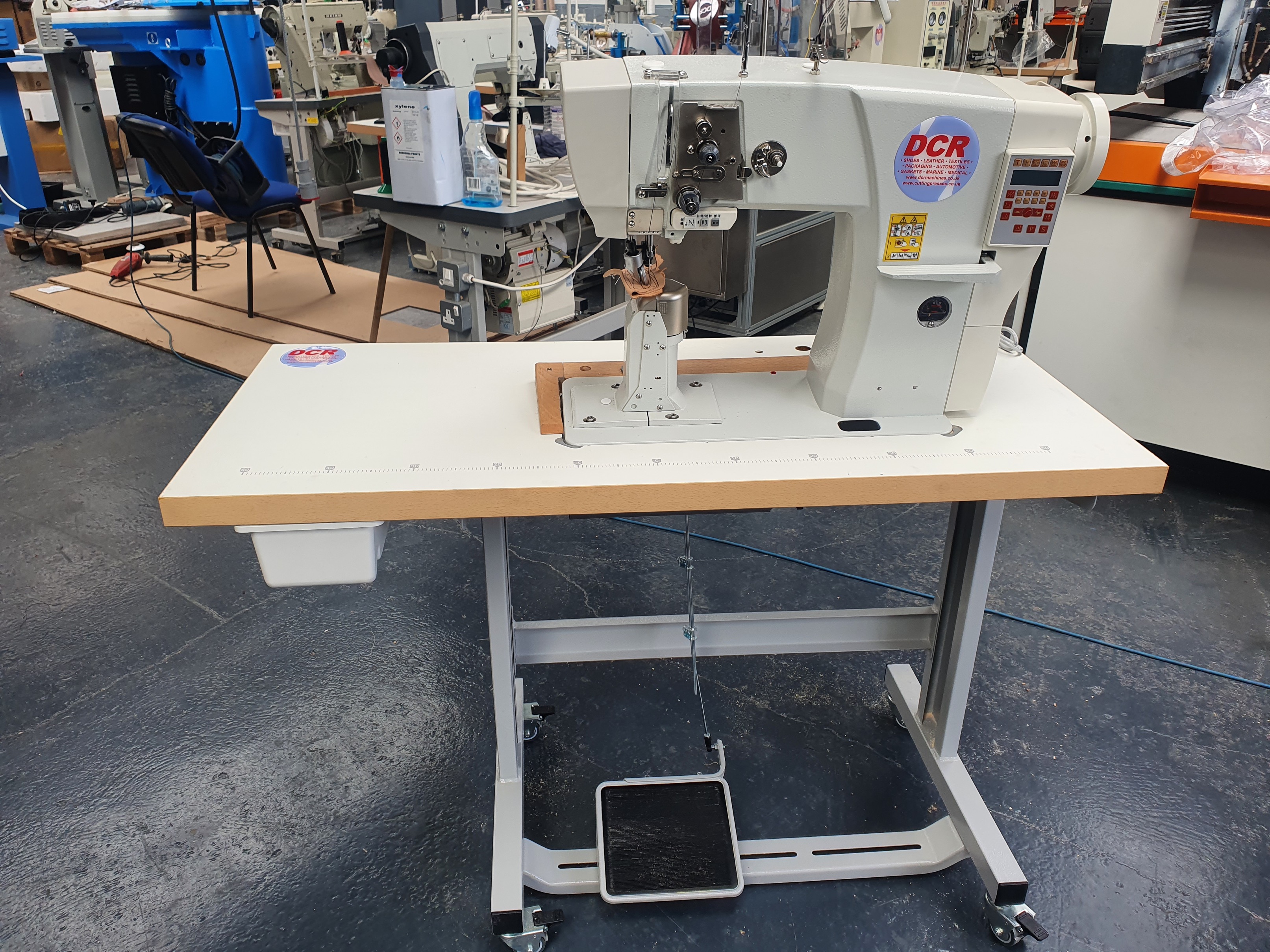 Photo of an DCR-1591 SINGLE NEEDLE POST BED Industrial Sewing Machines