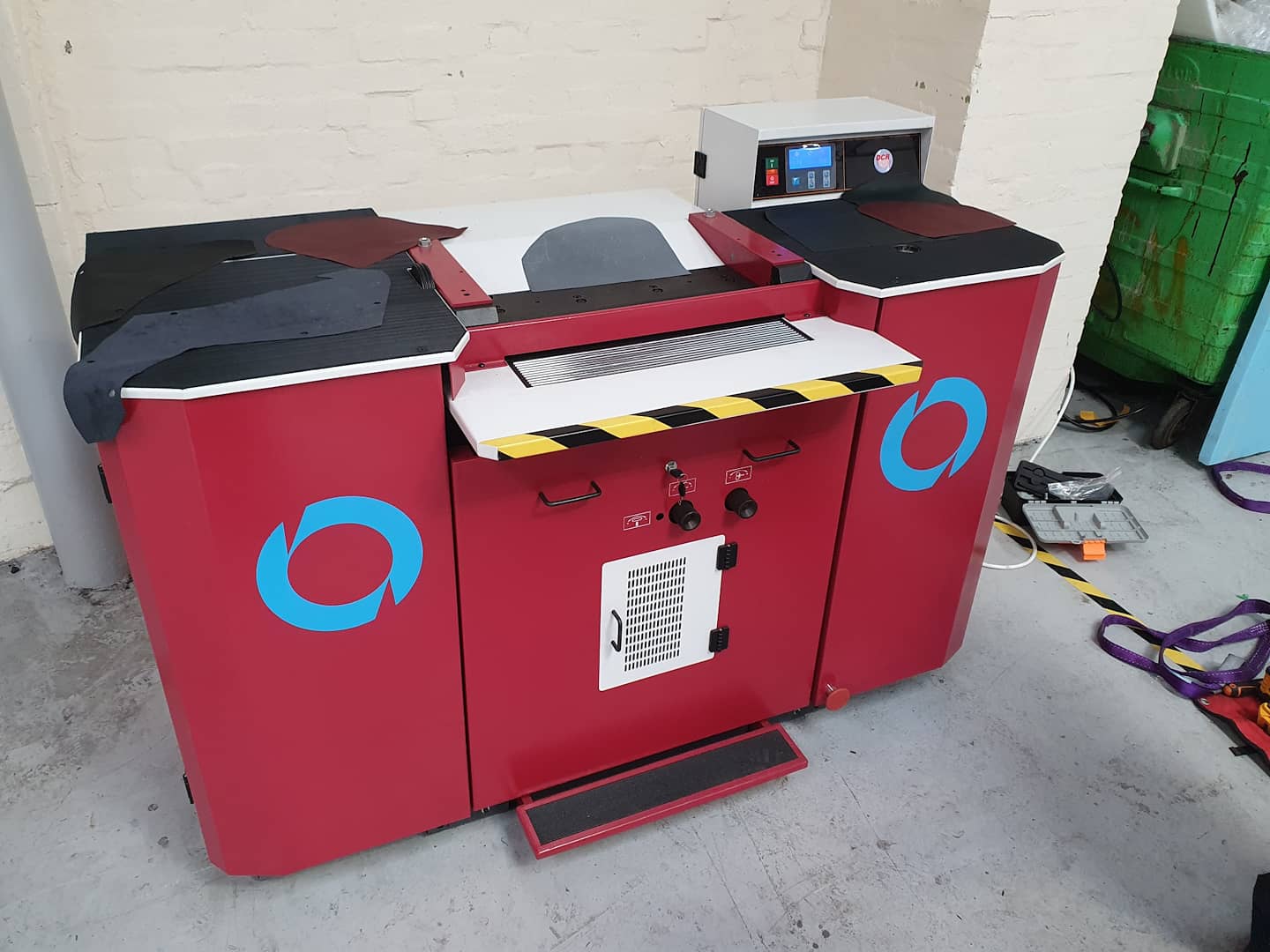 Photo of an DCR-EA520 SPLITTER Industrial Sewing Machines