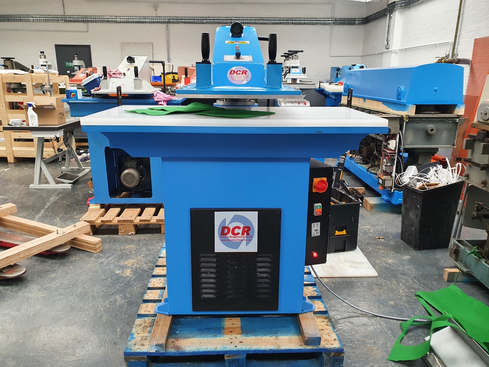 Photo of an DCR-27TE EXTENDED TABLE Industrial Sewing Machines